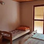 Lesni Restaurace Harrachovka Vendégház Tábor
