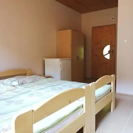 Guest house Lesni Restaurace Harrachovka 3*